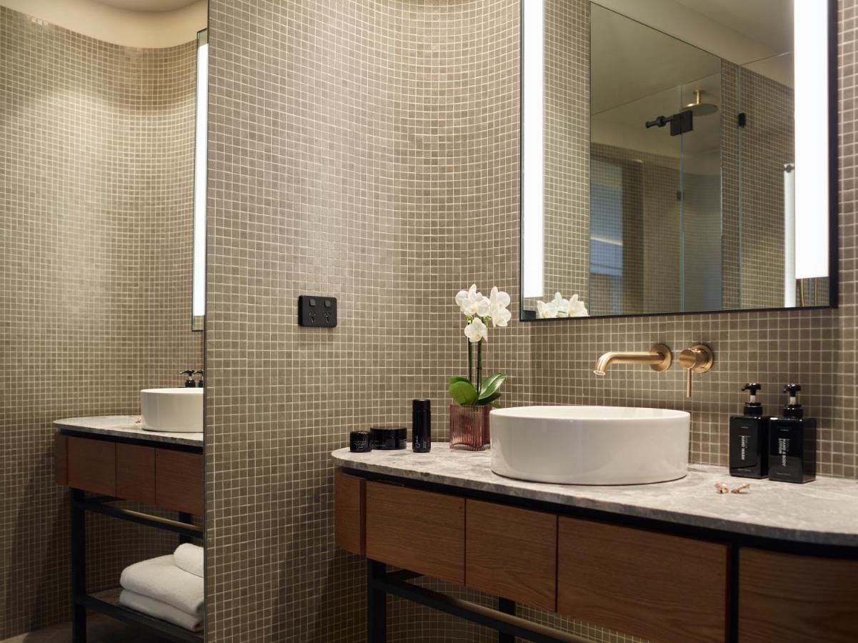 คริสตัลบรูก คิงส์ลีย์ Hotel นิวแคสเซิล ภายนอก รูปภาพ Bathroom