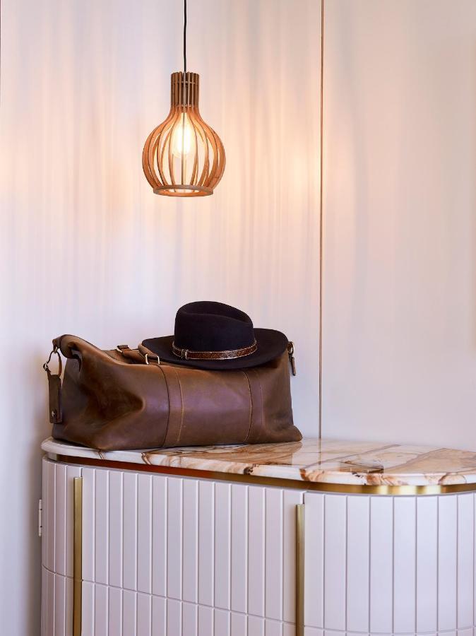 คริสตัลบรูก คิงส์ลีย์ Hotel นิวแคสเซิล ภายนอก รูปภาพ A leather duffle bag