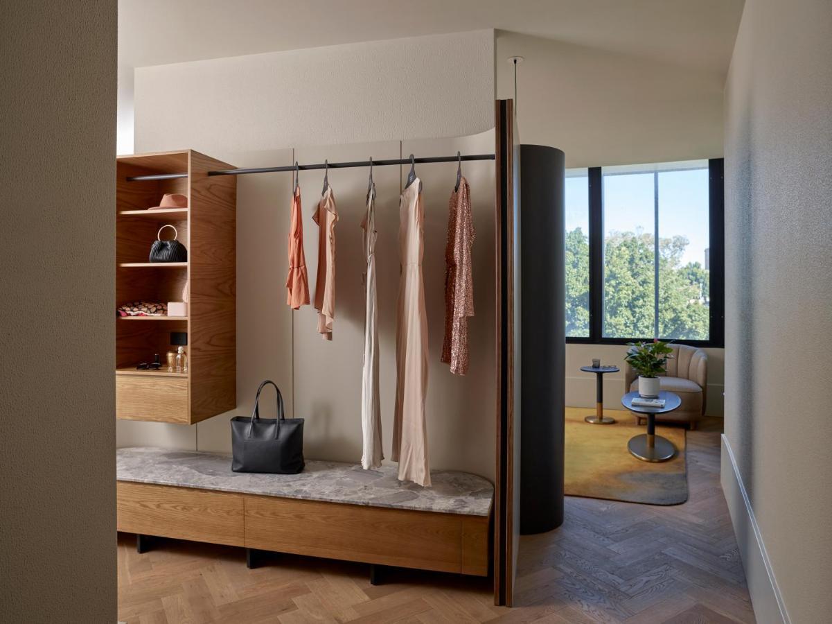 คริสตัลบรูก คิงส์ลีย์ Hotel นิวแคสเซิล ภายนอก รูปภาพ A walk-in wardrobe